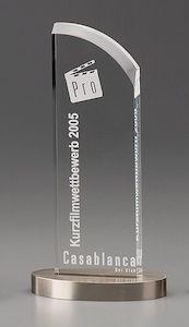 Transparente Awards aus Acrylglas mit massiven Metallsockeln - für Farbdruck oder Lasergravur