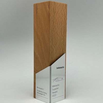Holzsäulen-Award ECOWood mit Metalic-Art-Auflage und Lasergravur